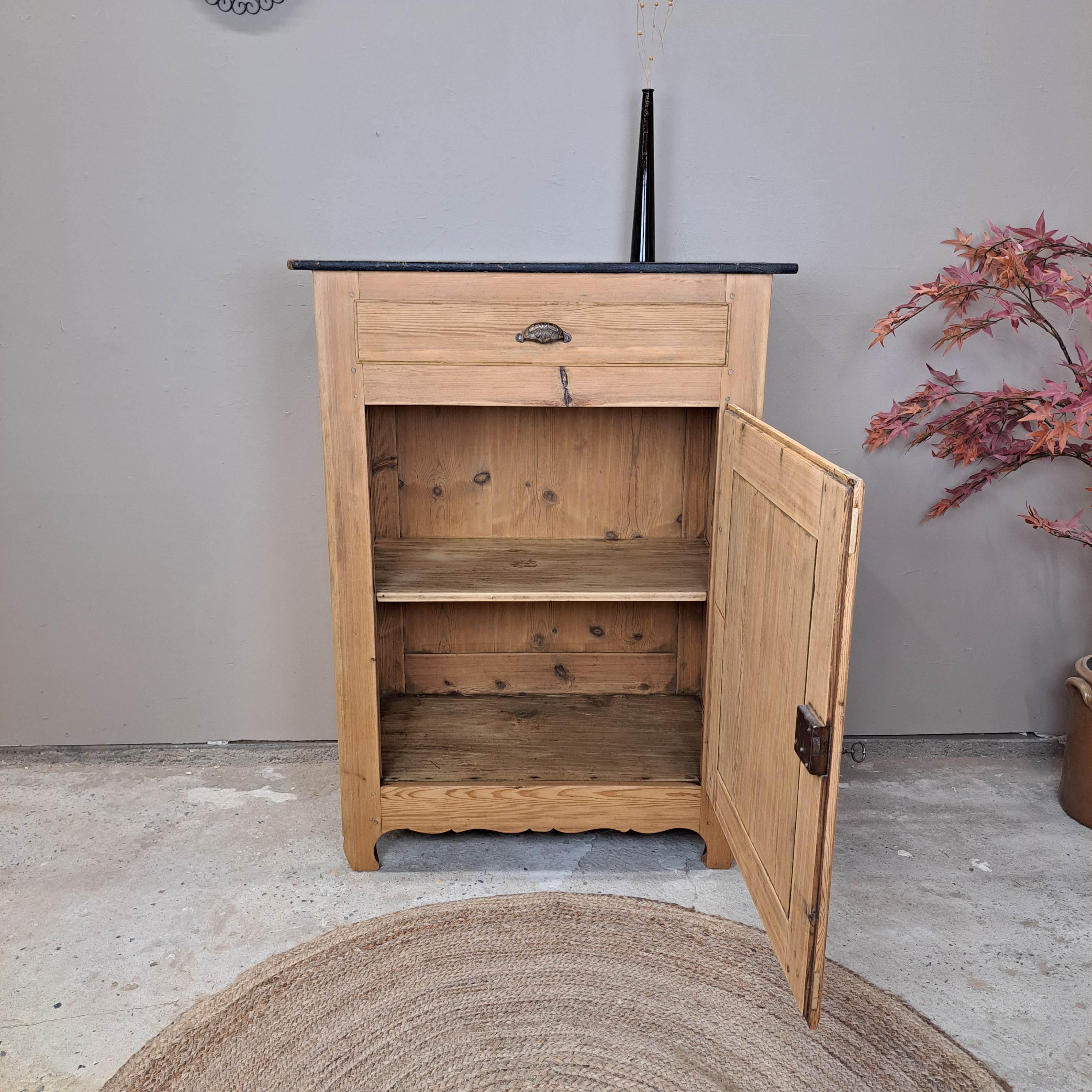 2e7578cd9a4c.jpg MEUBLE CONFITURIER