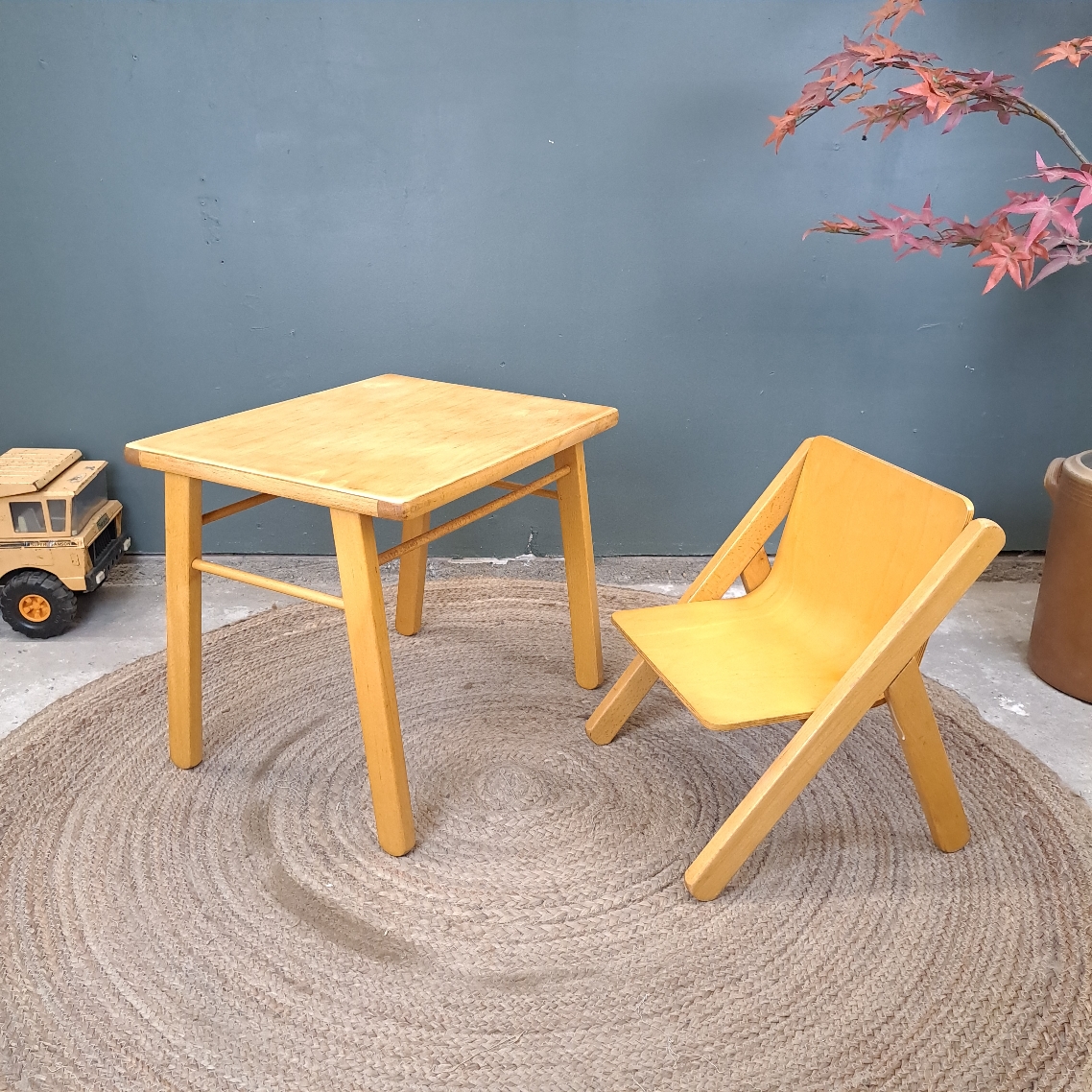 TABLE ET CHAISE ENFANT  DESIGN 1