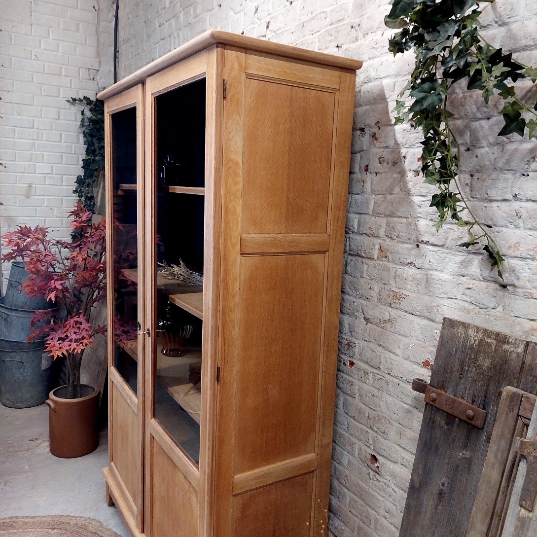 ARMOIRE VITRée 8