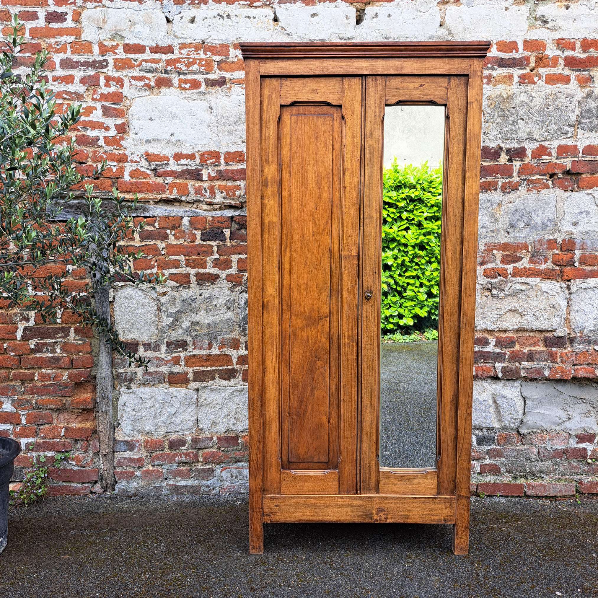 ARMOIRE PARISIENNE 1