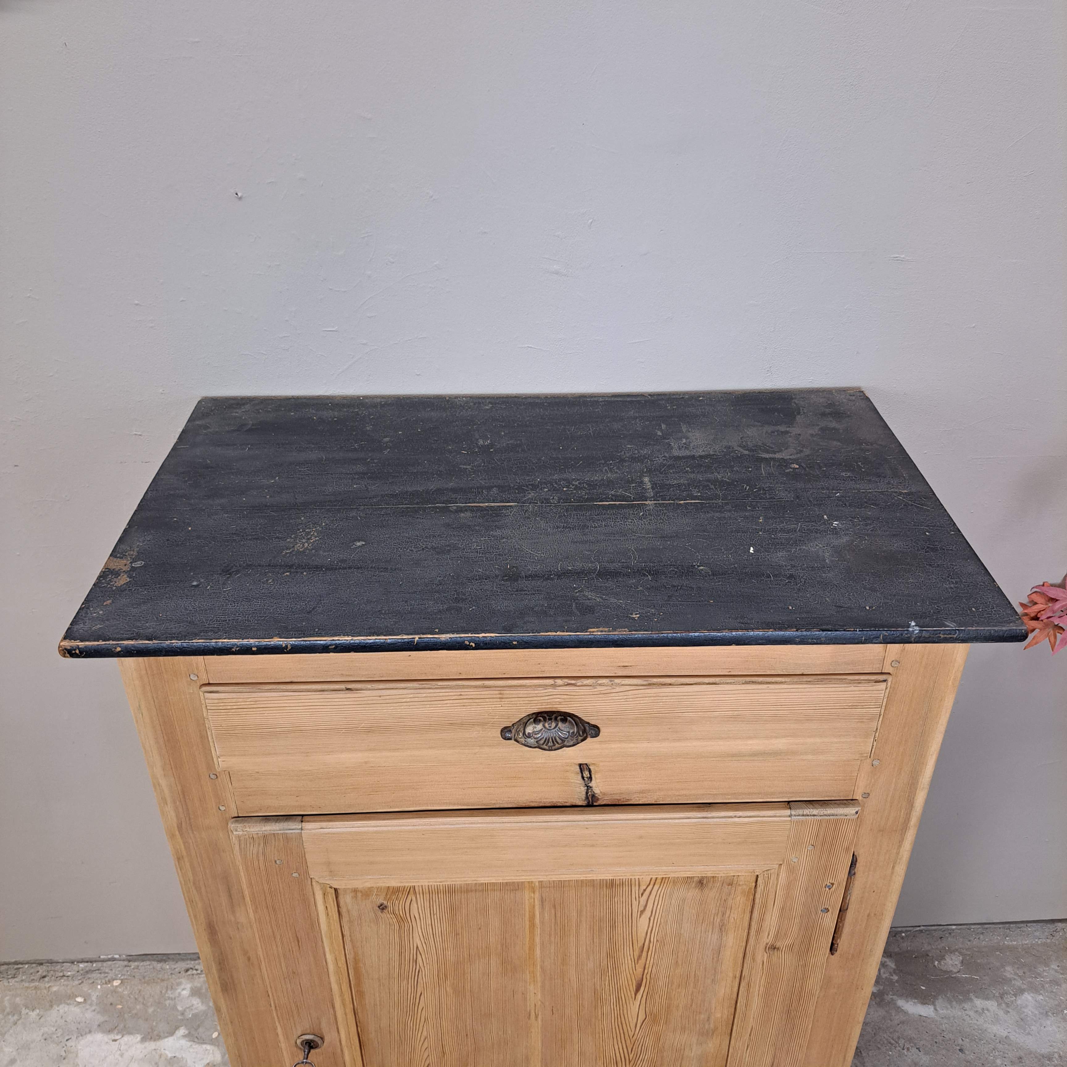 800cdde42e49.jpg MEUBLE CONFITURIER