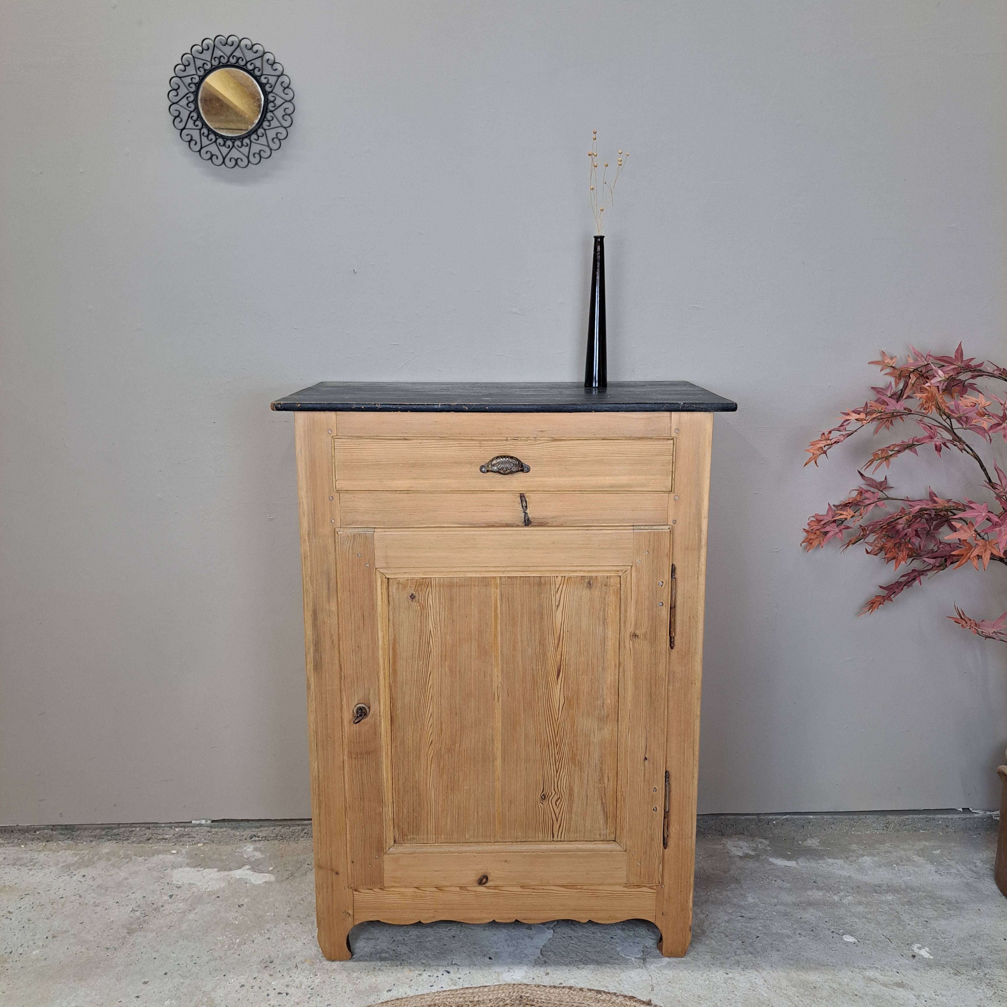 82058fda84bd.jpg MEUBLE CONFITURIER
