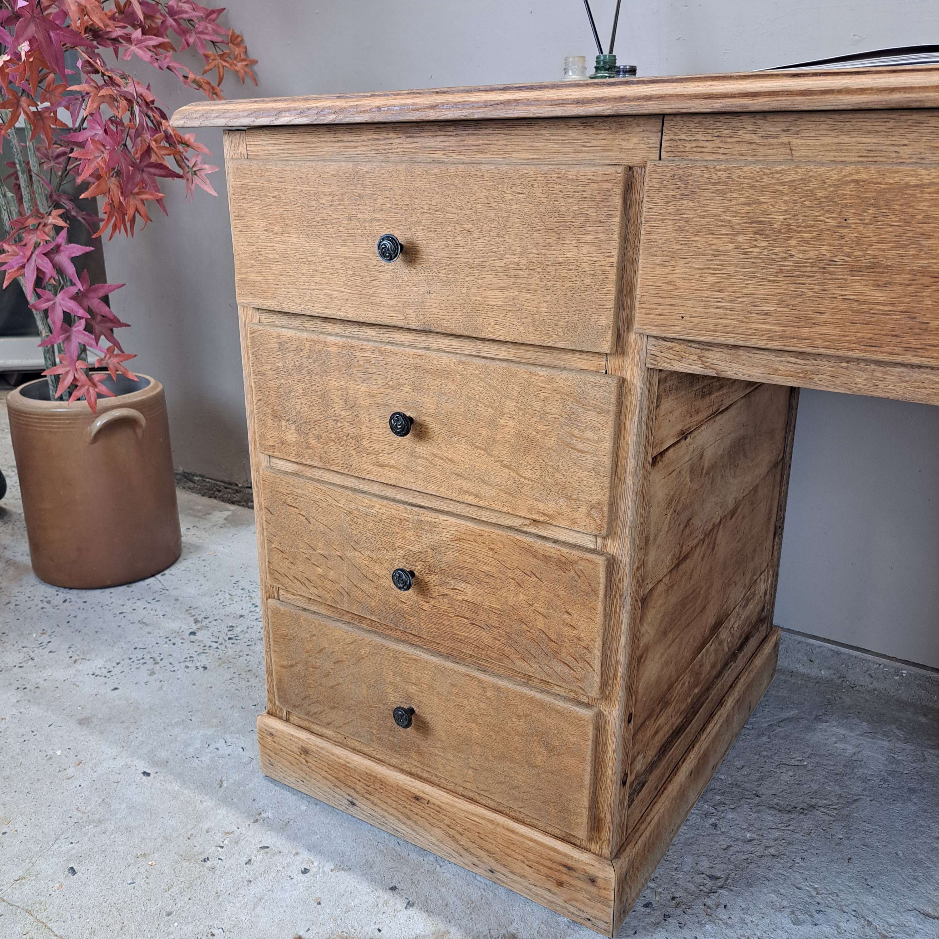a090de039110.jpg Ancien bureau artisanal