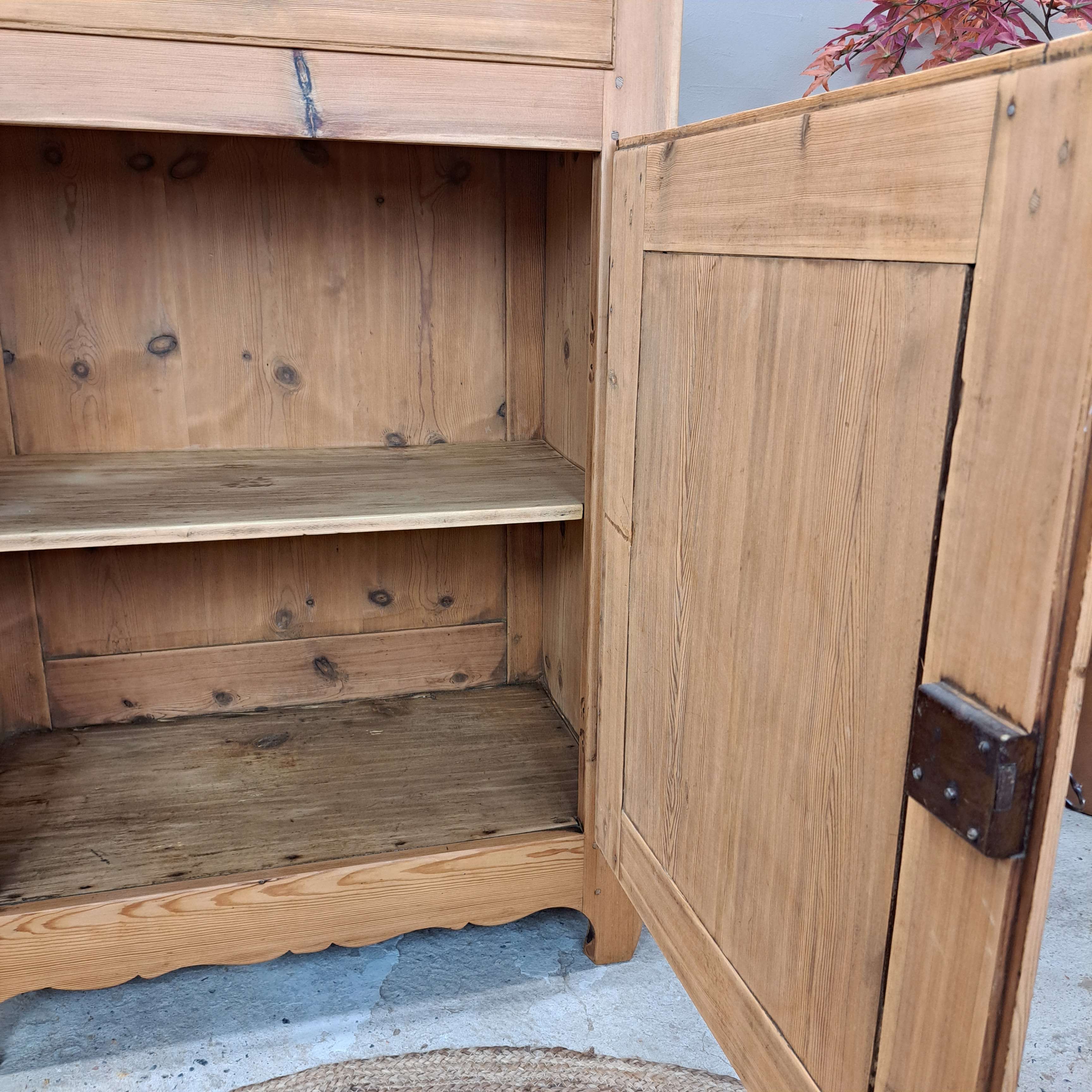 a481685d8e04.jpg MEUBLE CONFITURIER