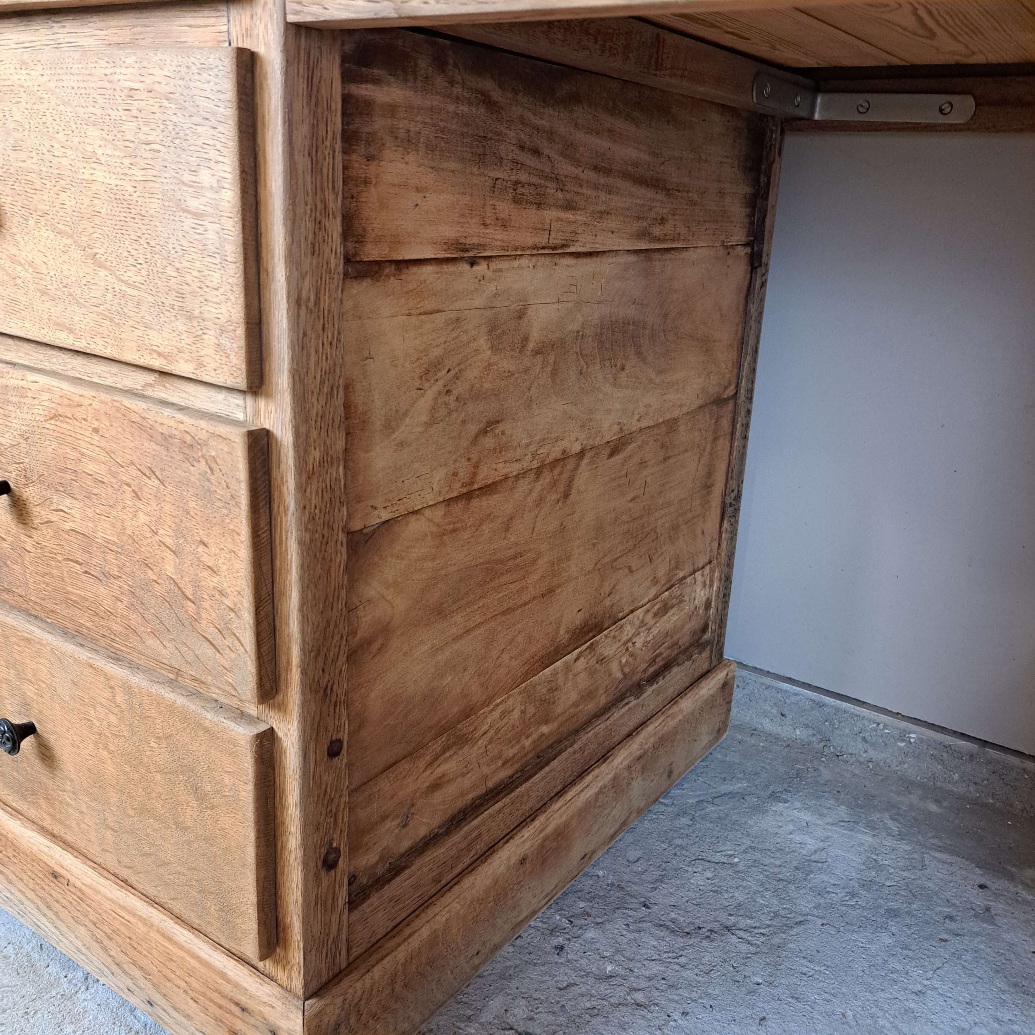 c2261643f3db.jpg Ancien bureau artisanal