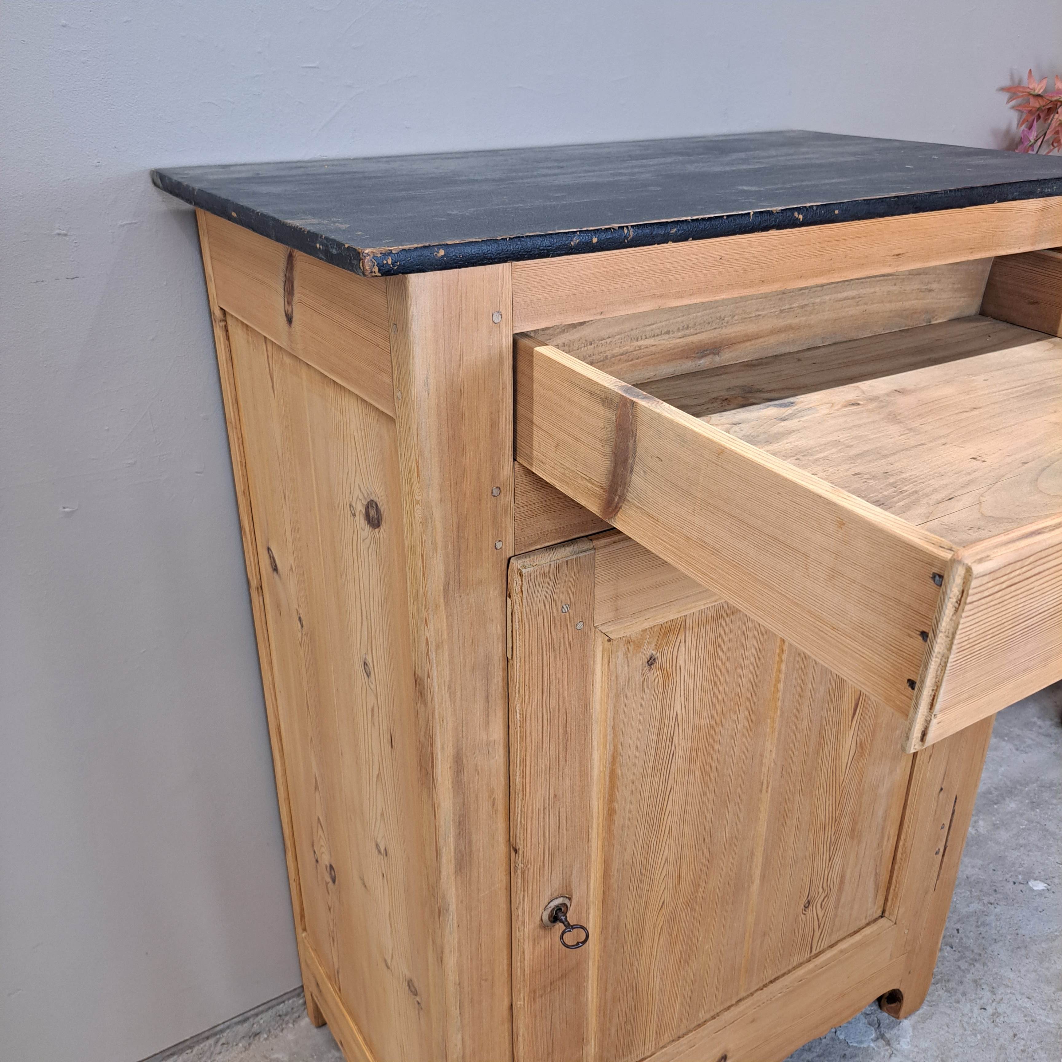 dbdde3bb8331.jpg MEUBLE CONFITURIER