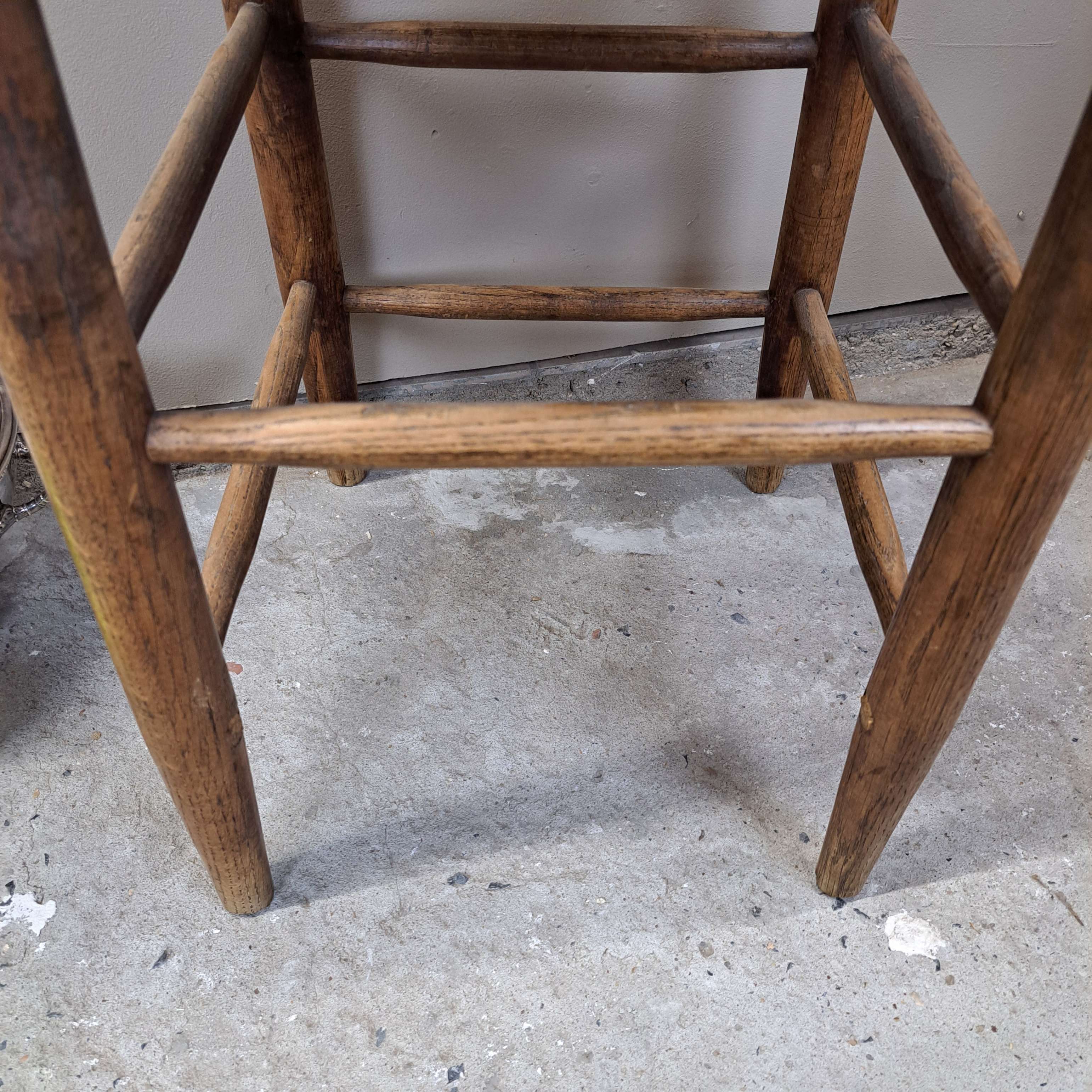 5bfd95d7bdcc.jpg Paire de tabourets