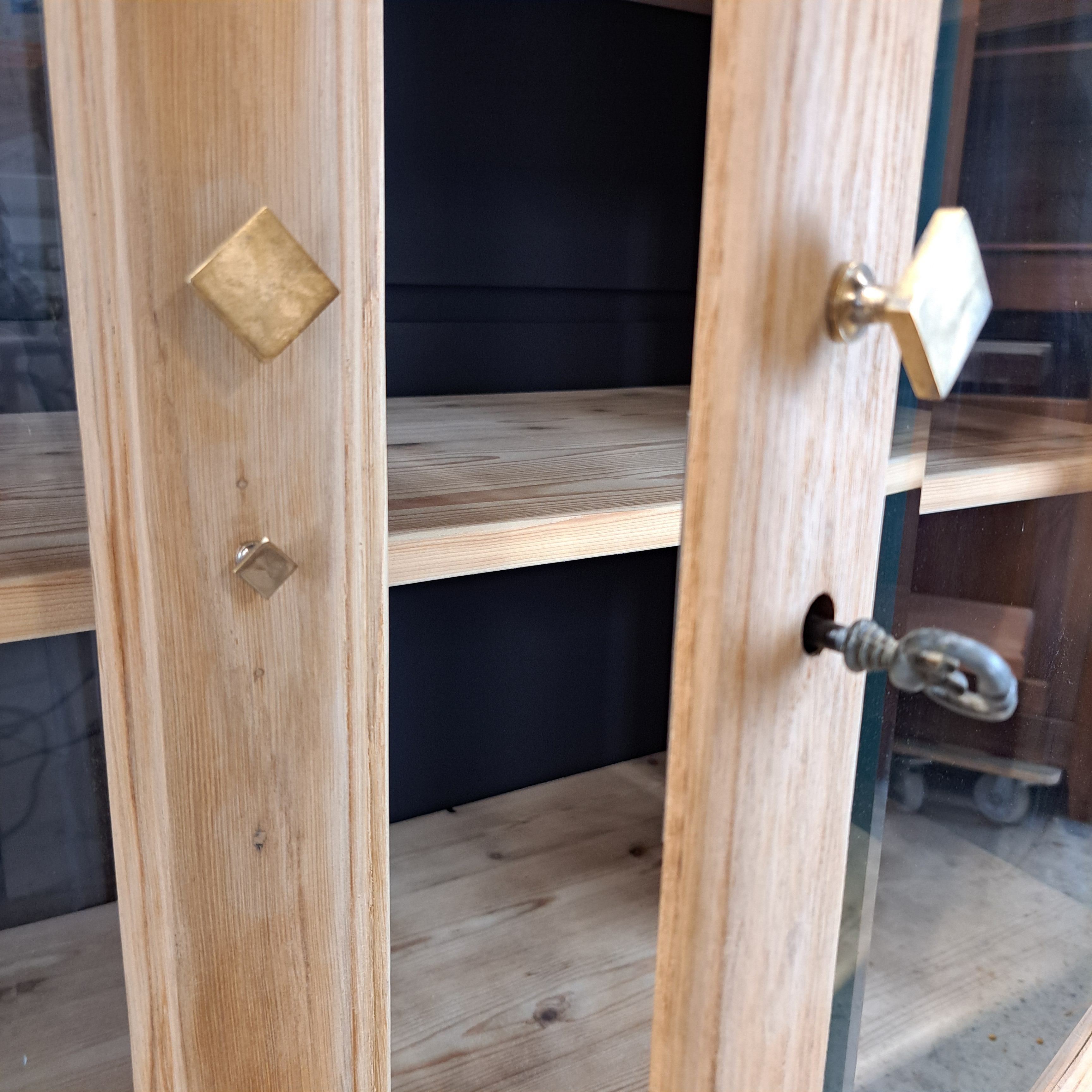 a5be888e97a1.jpg ARMOIRE VITREE