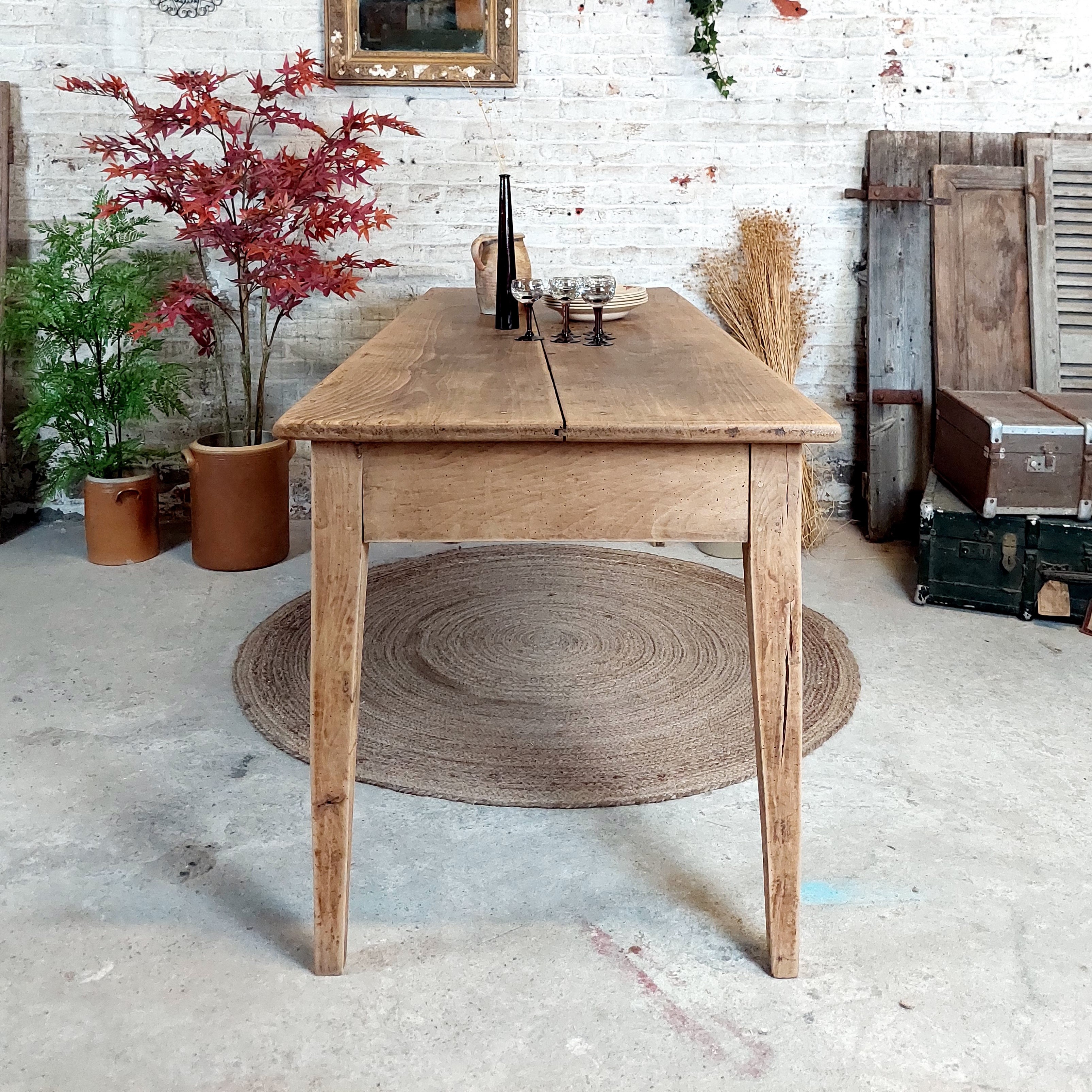 fc012b3d603a.jpg Table de Ferme